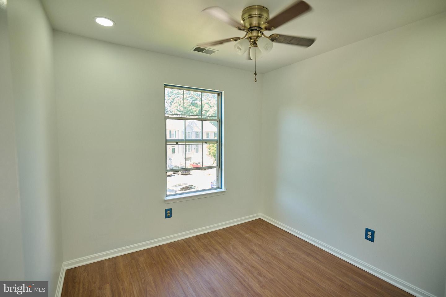 46760 Hobblebush Ter Property Photo 16