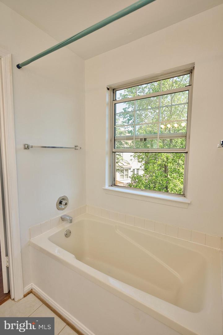 46760 Hobblebush Ter Property Photo 19