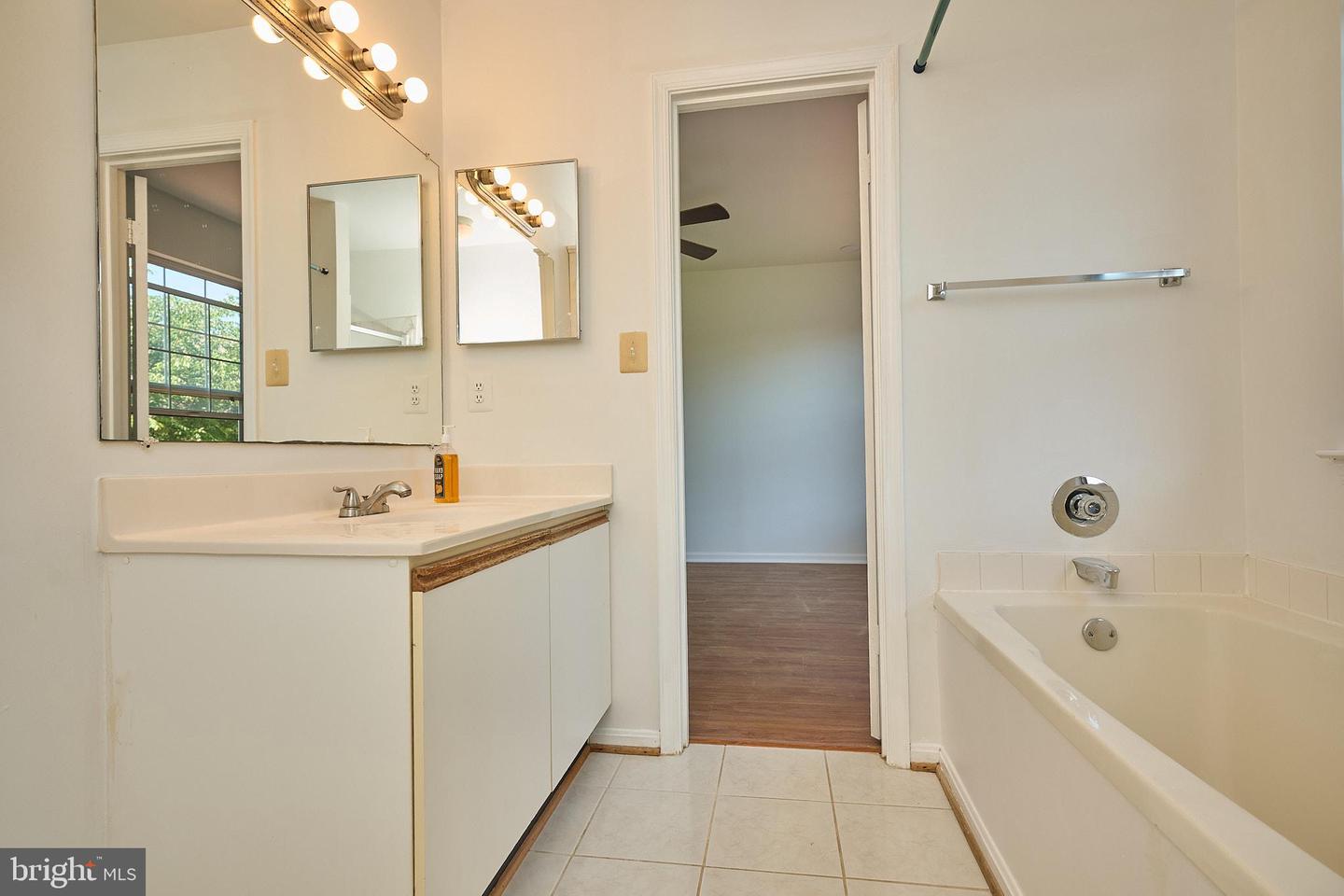 46760 Hobblebush Ter Property Photo 20