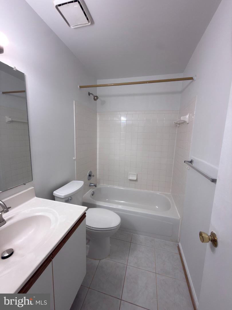 46760 Hobblebush Ter Property Photo 21