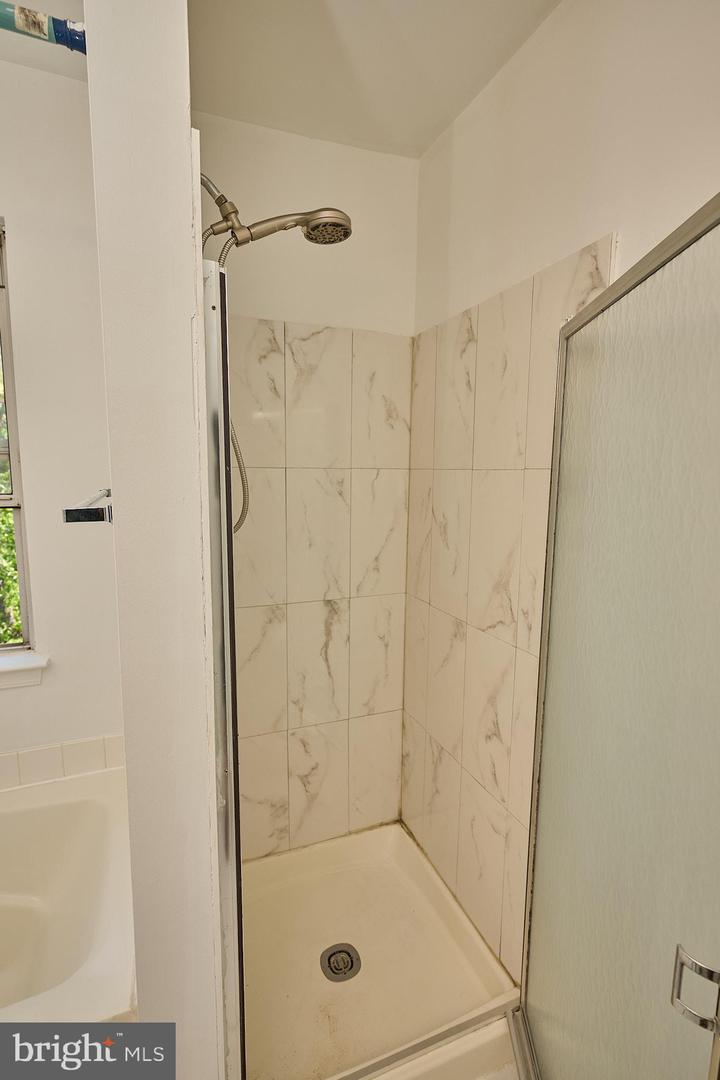 46760 Hobblebush Ter Property Photo 22