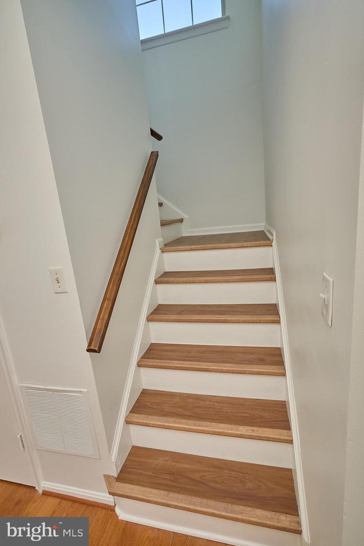 46760 Hobblebush Ter Property Photo 28