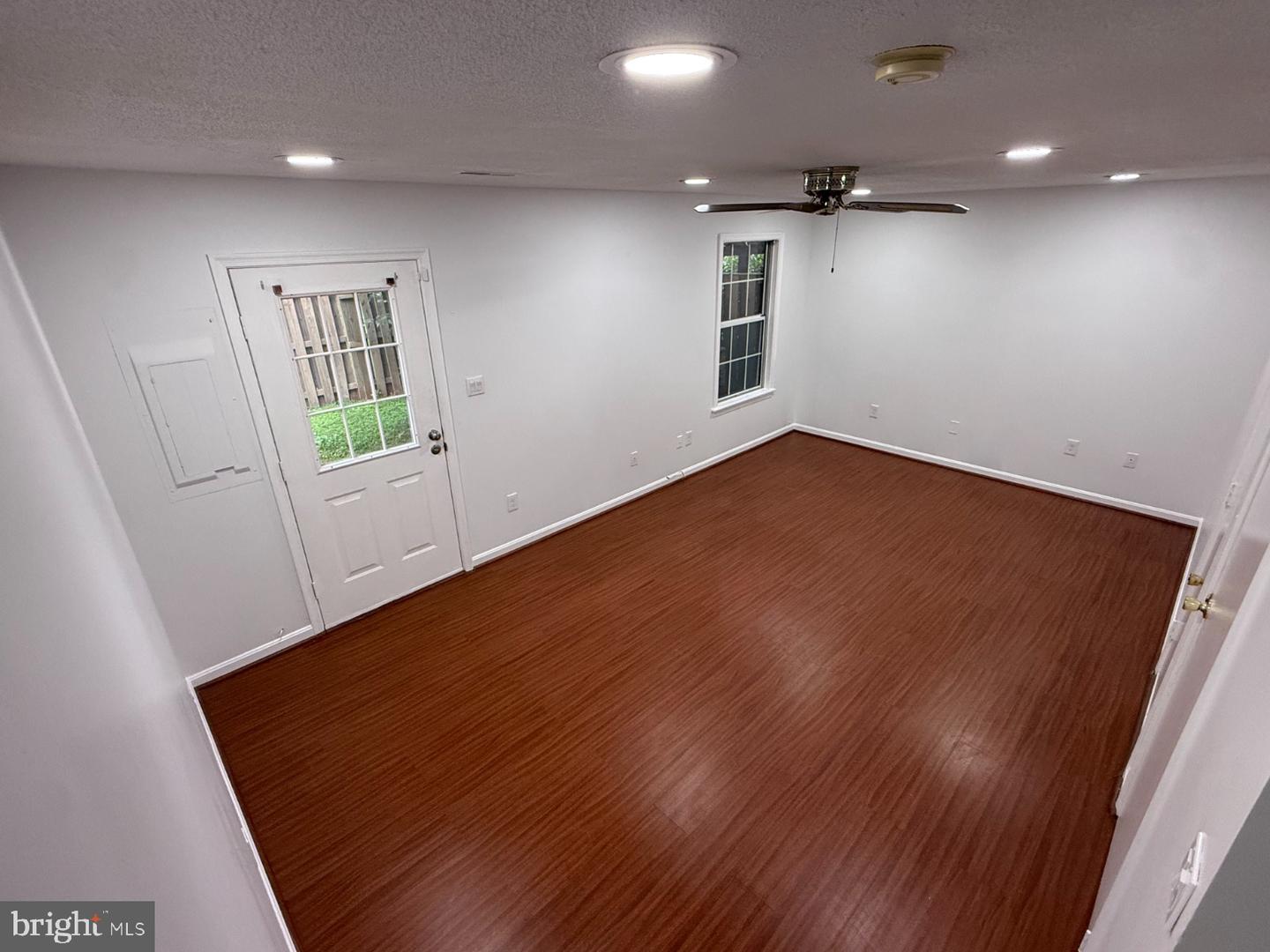 46760 Hobblebush Ter Property Photo 32