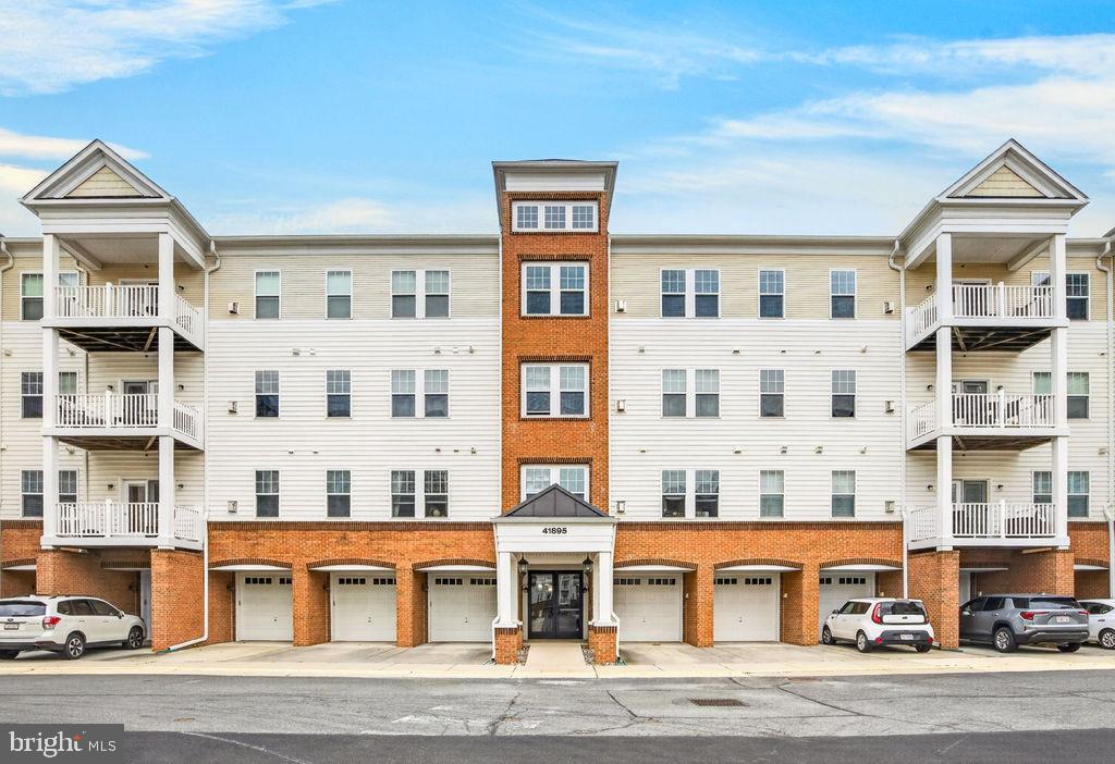 41895 Cathedral Valley Sq #401 Property Photo 1