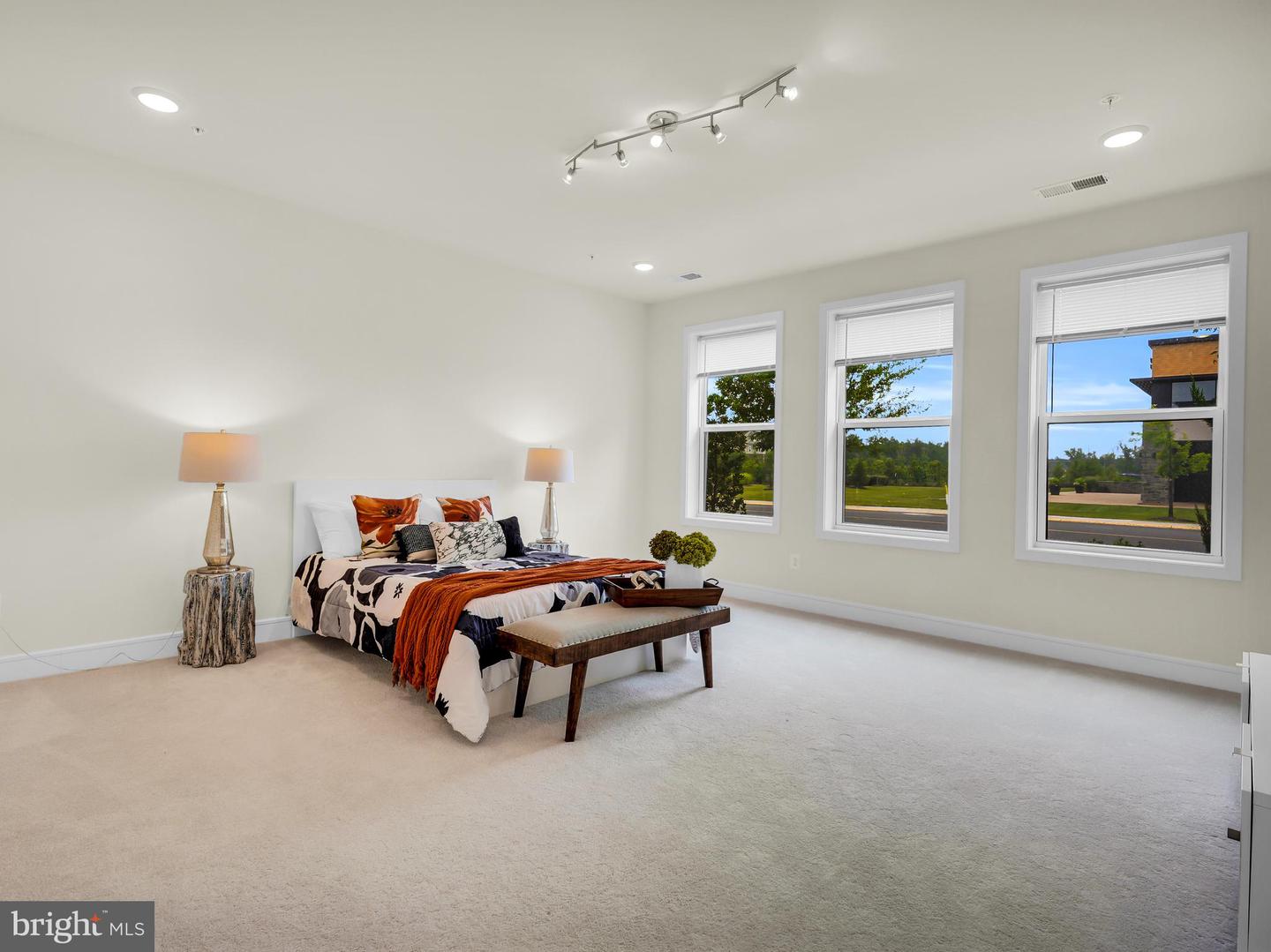 42920 Firefly Sonata Ter #101 Property Photo 12