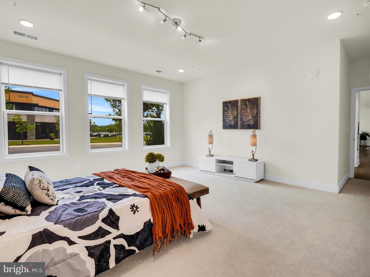 42920 Firefly Sonata Ter #101 Property Photo 14