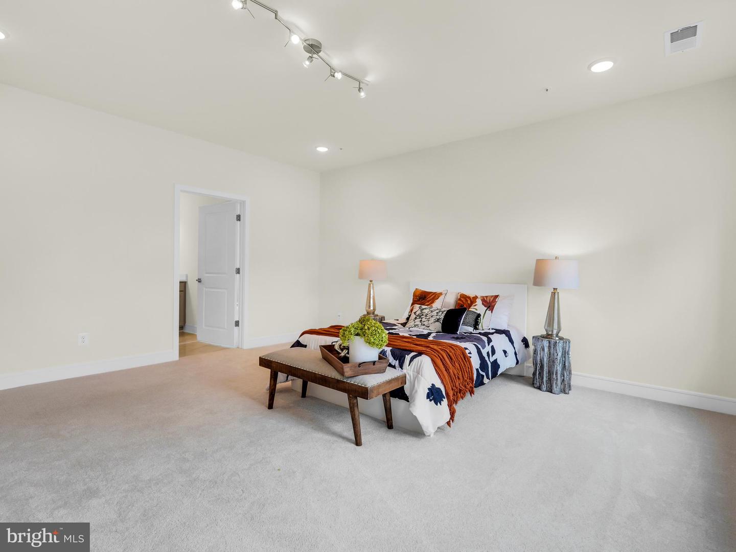 42920 Firefly Sonata Ter #101 Property Photo 15