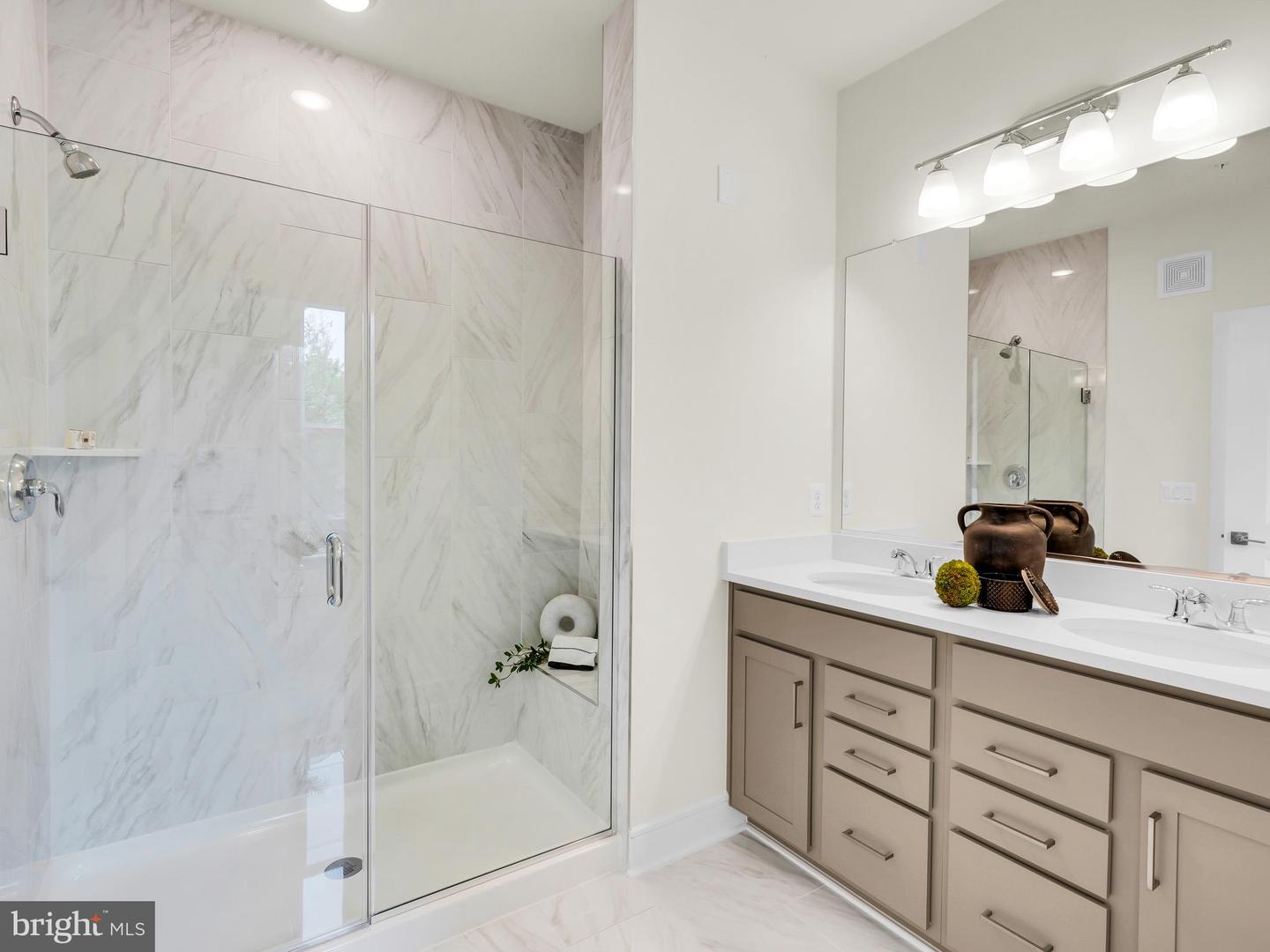 42920 Firefly Sonata Ter #101 Property Photo 16