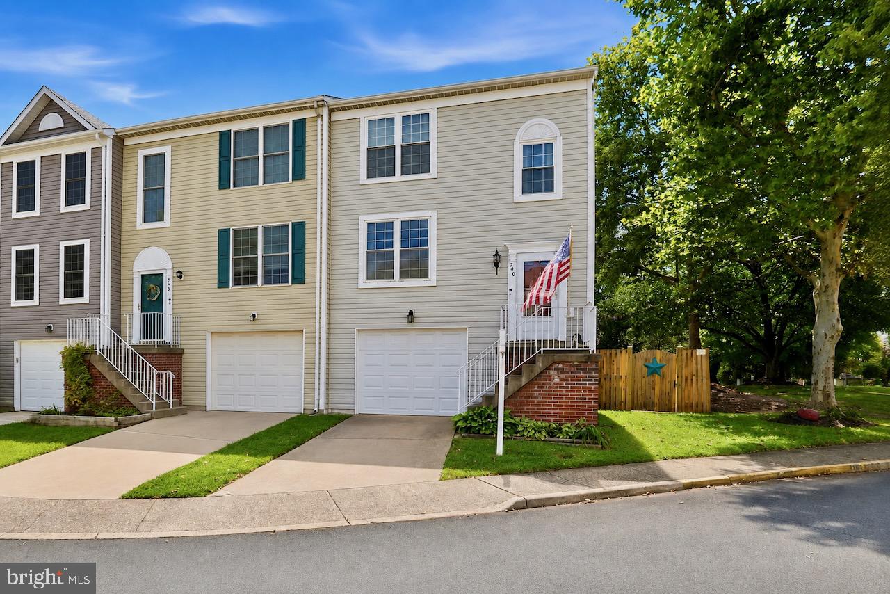 740 Hetzel Ter Se Property Photo 1