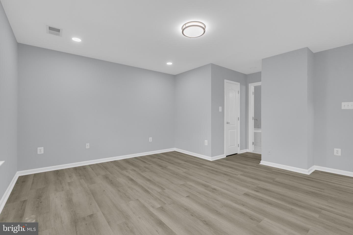 20465 Walsheid Ter Property Photo 25