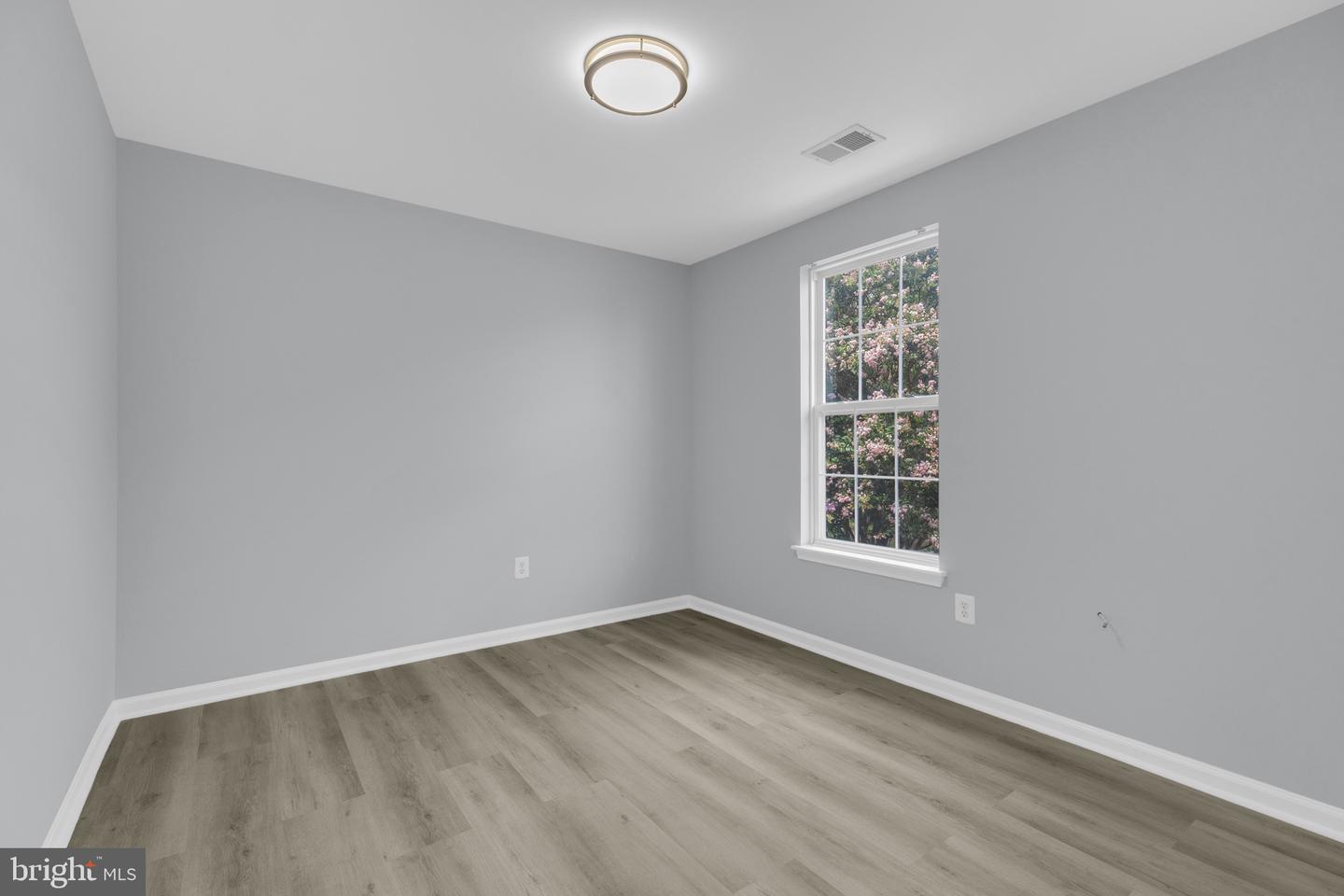 20465 Walsheid Ter Property Photo 31