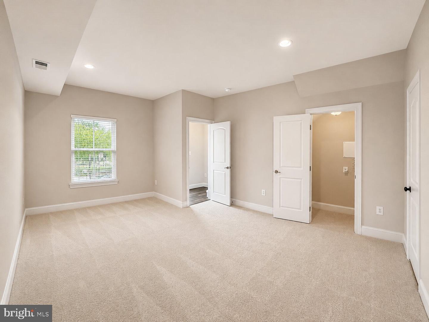 44685 Collingdale Ter Property Photo 4