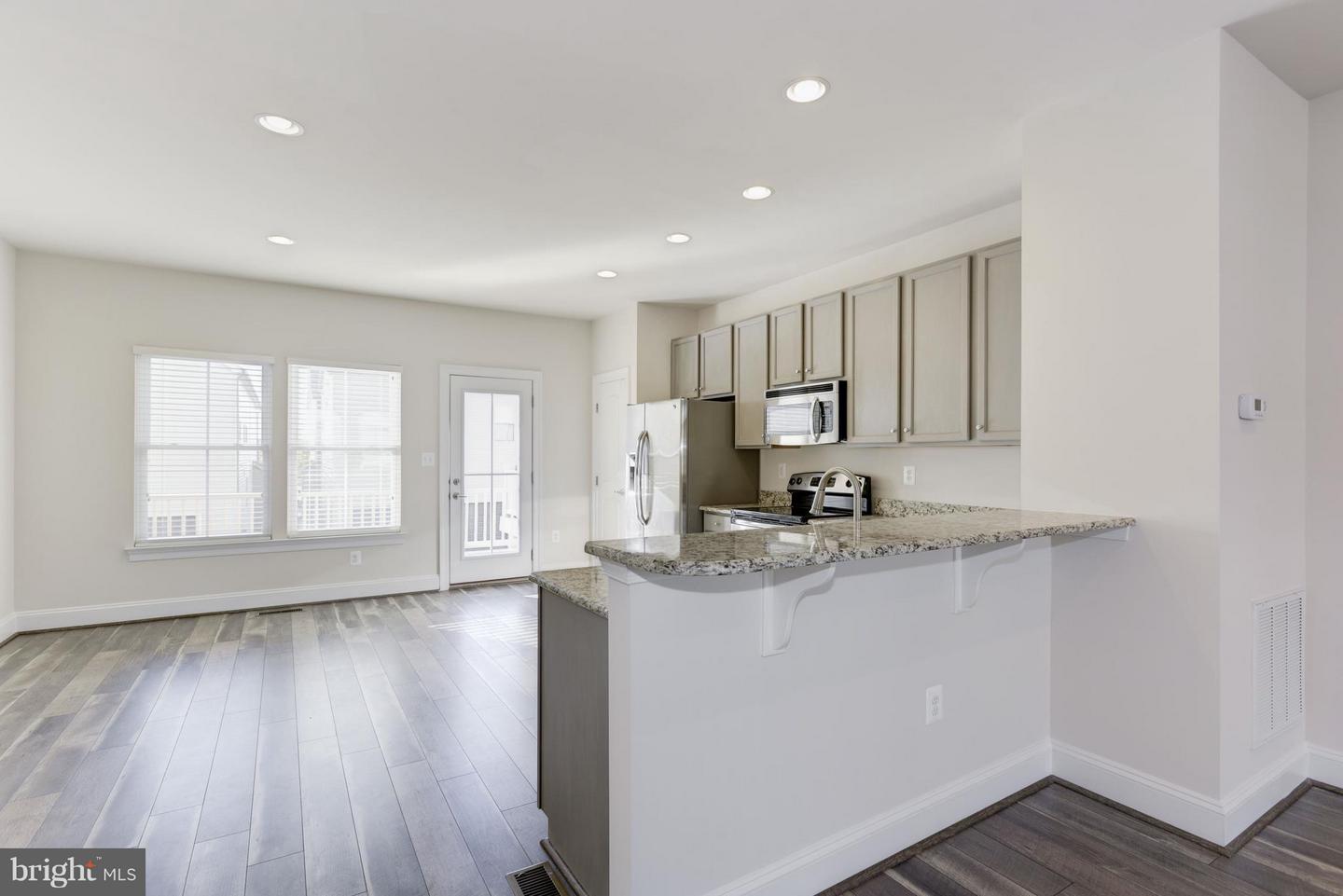 44685 Collingdale Ter Property Photo 8