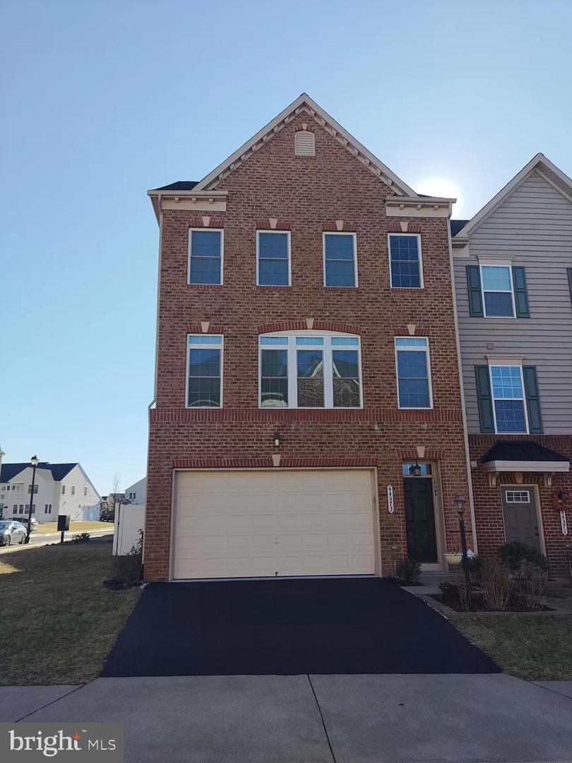 44373 Foxthom Ter Property Photo 1