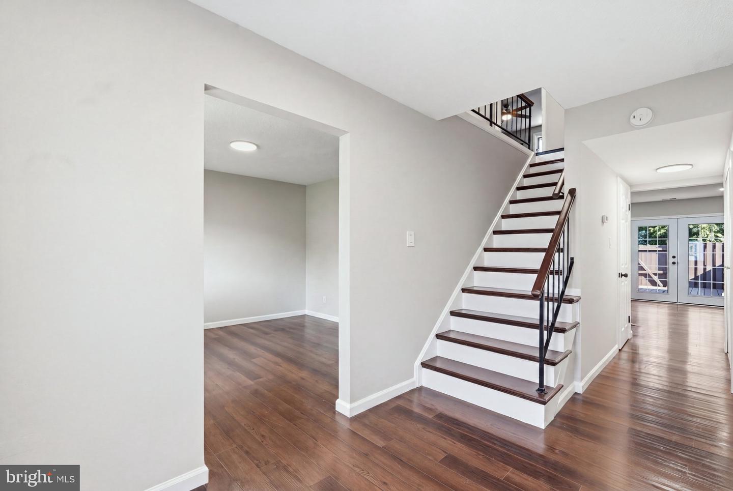 123 Woodgate Ct Property Photo 2