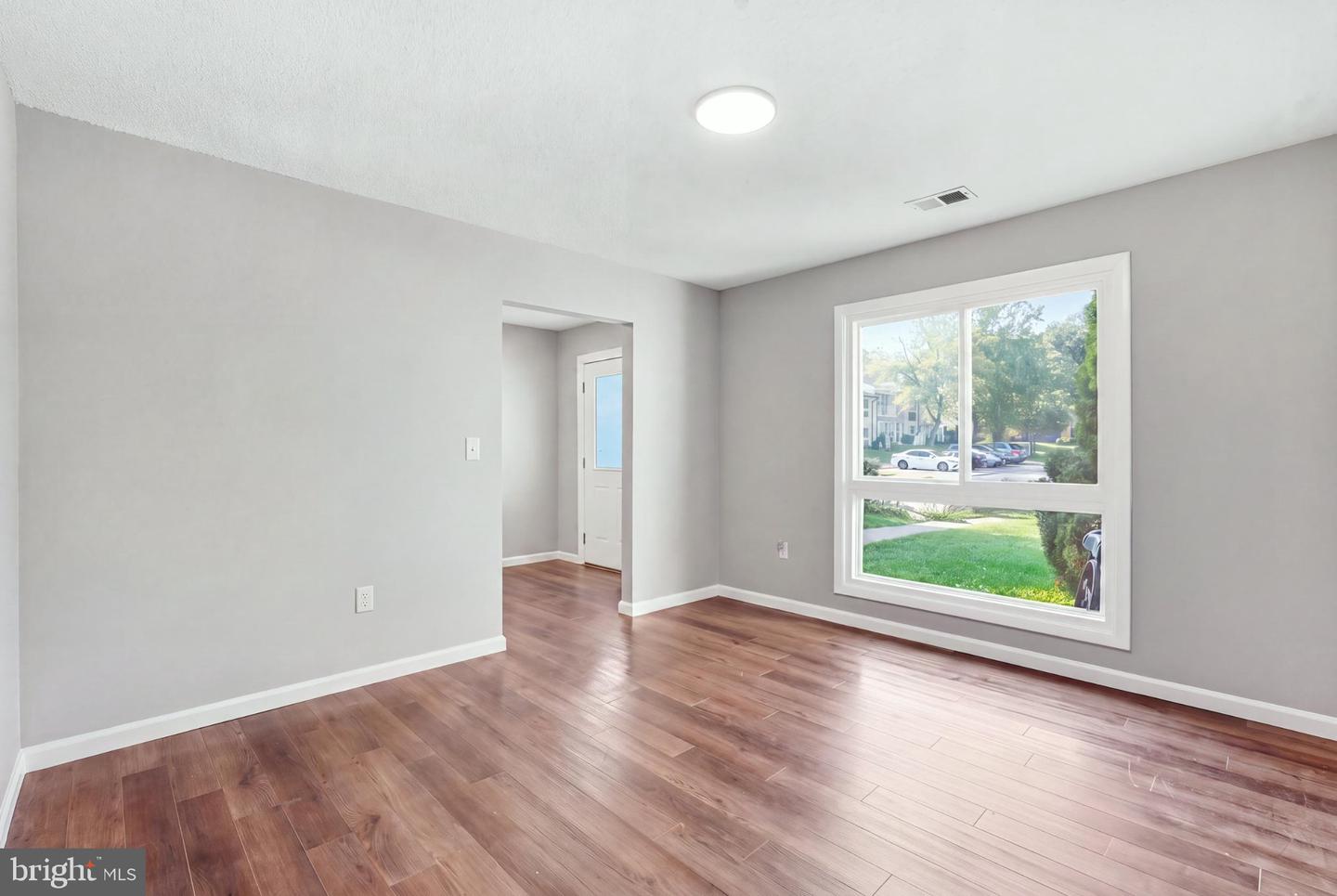 123 Woodgate Ct Property Photo 3