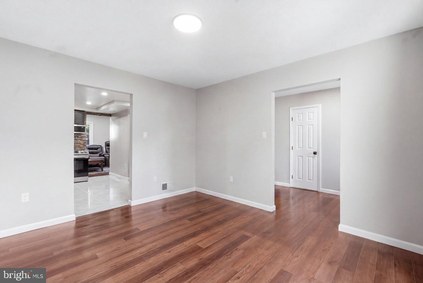 123 Woodgate Ct Property Photo 4