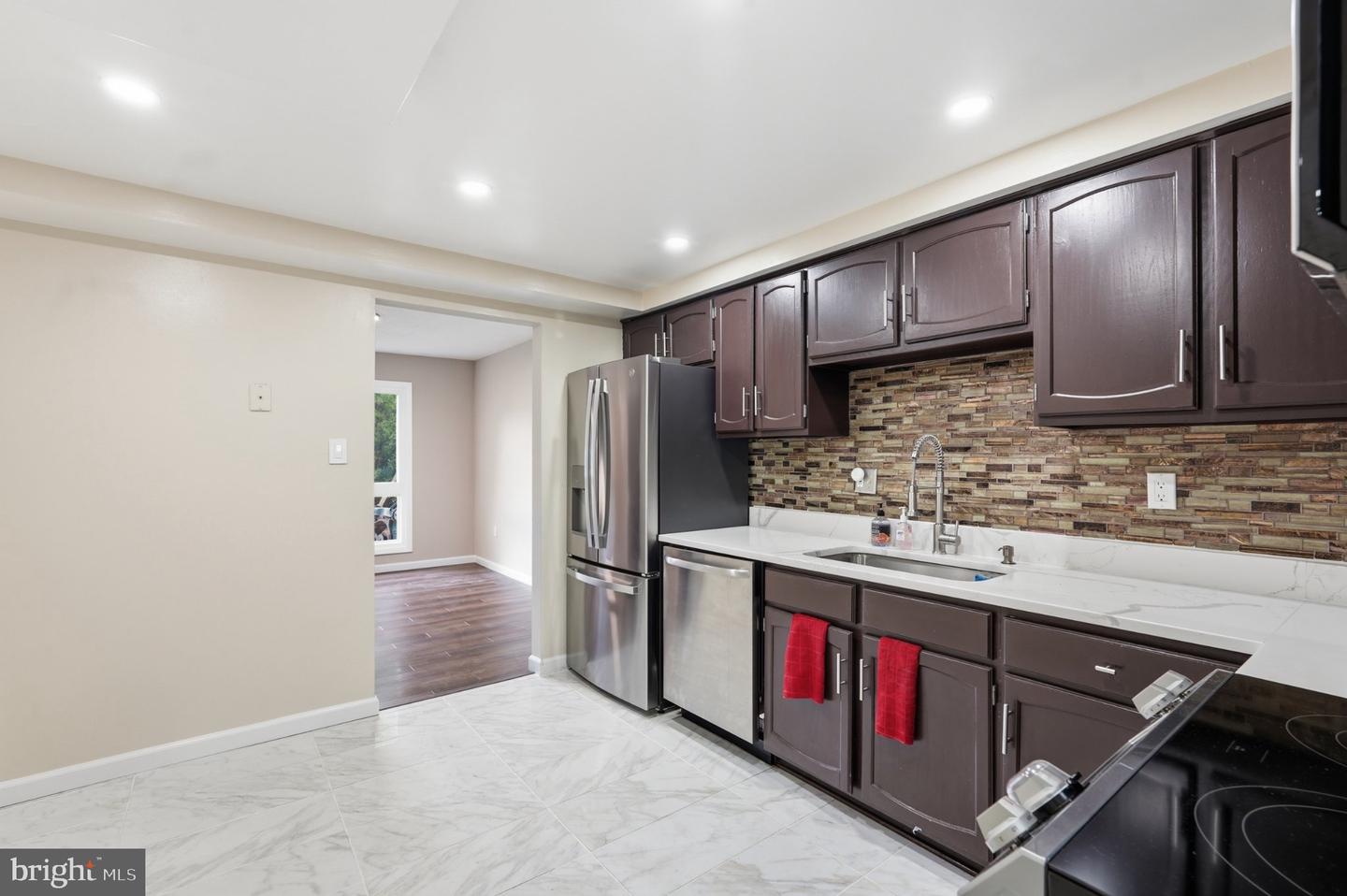 123 Woodgate Ct Property Photo 6