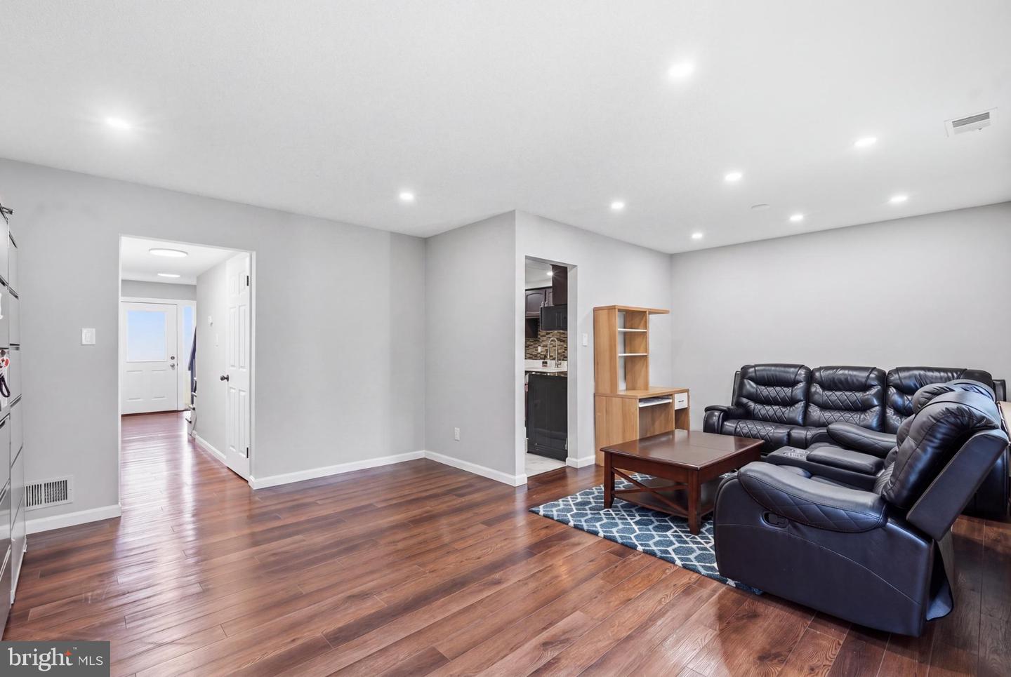 123 Woodgate Ct Property Photo 8