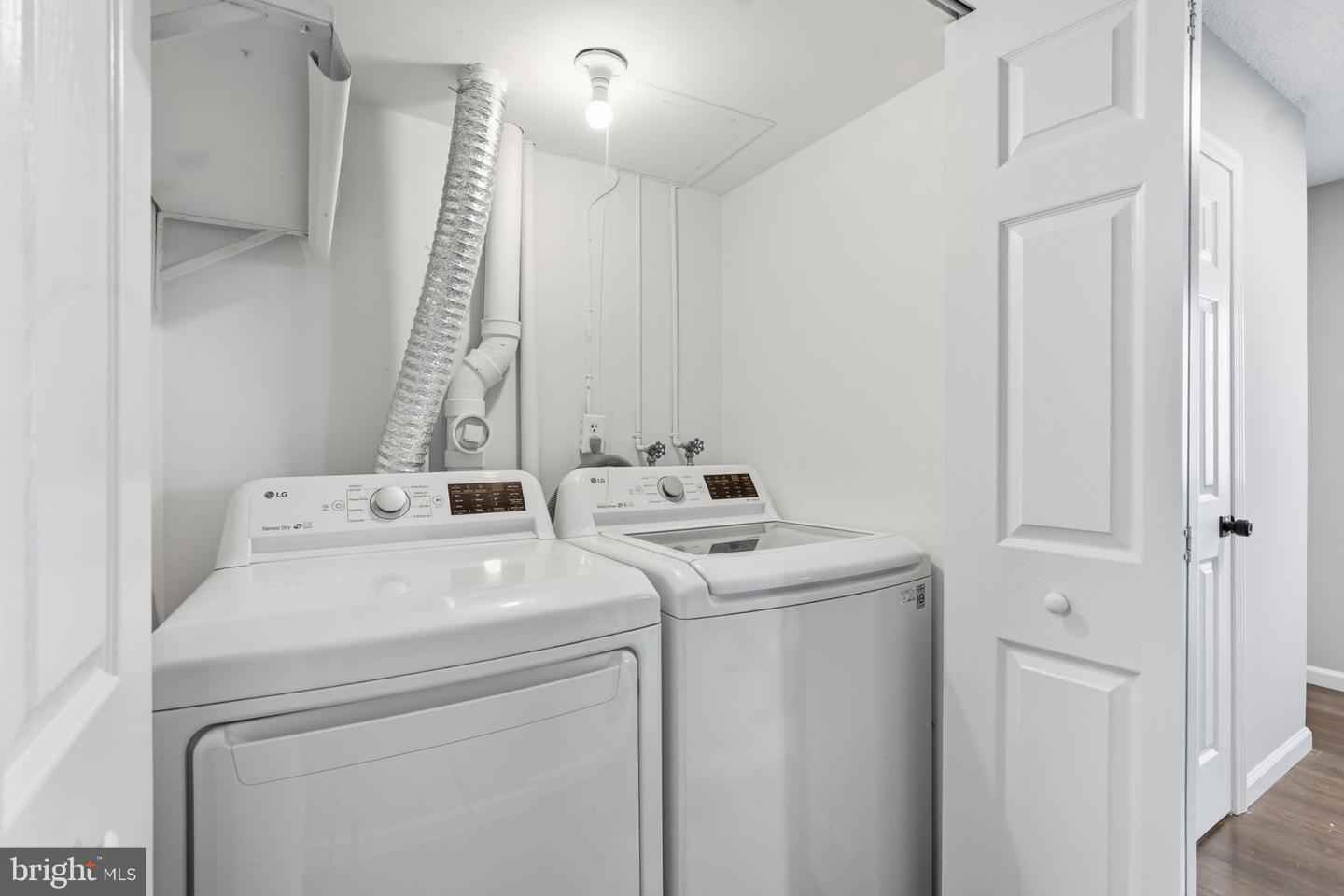 123 Woodgate Ct Property Photo 16