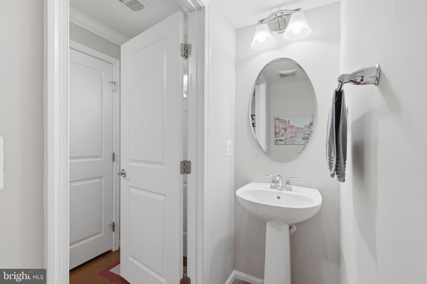 42630 Burbank Ter Property Photo 8