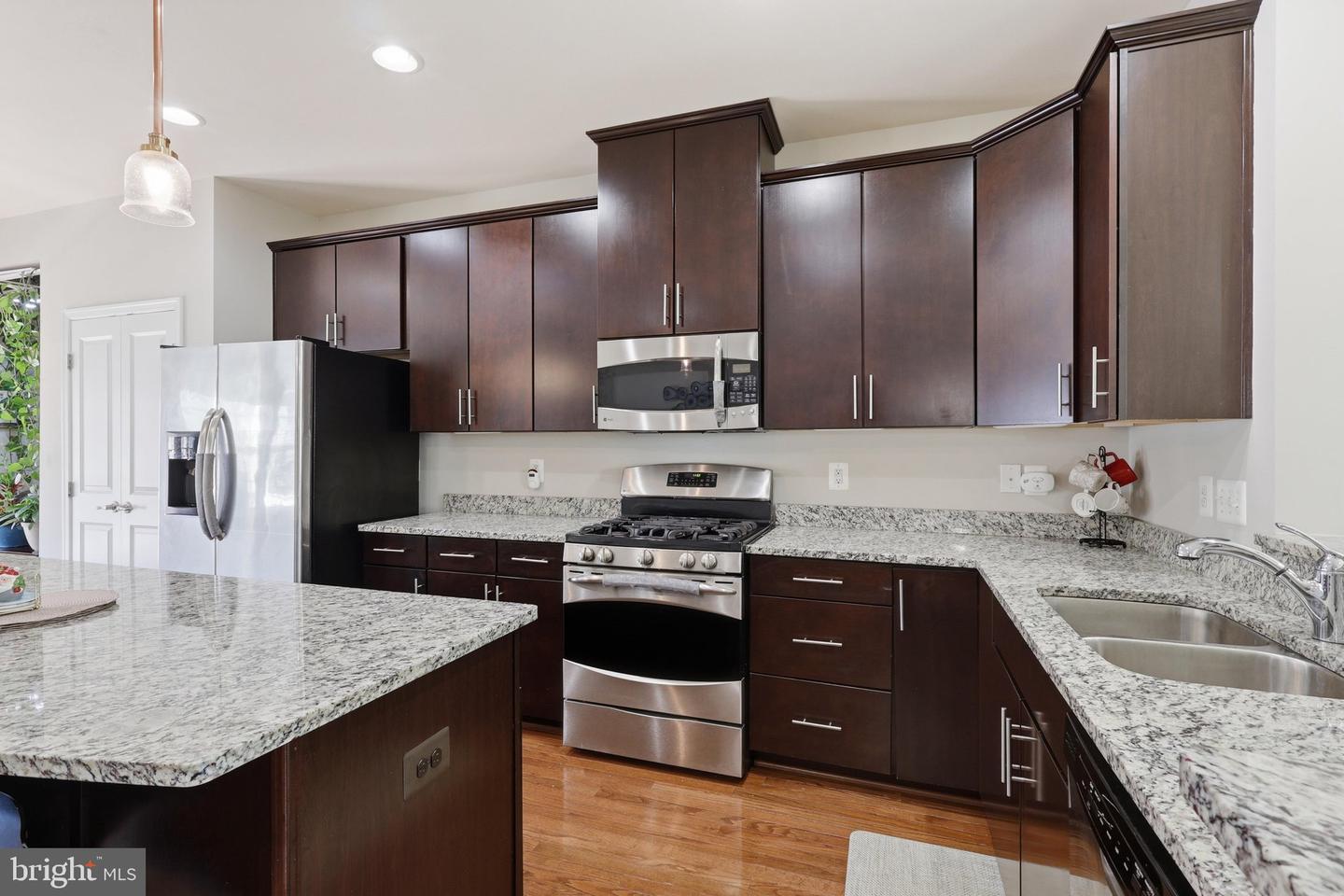42630 Burbank Ter Property Photo 11