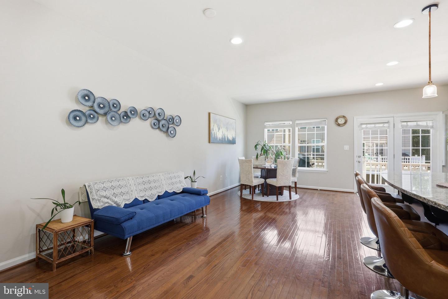 42630 Burbank Ter Property Photo 14