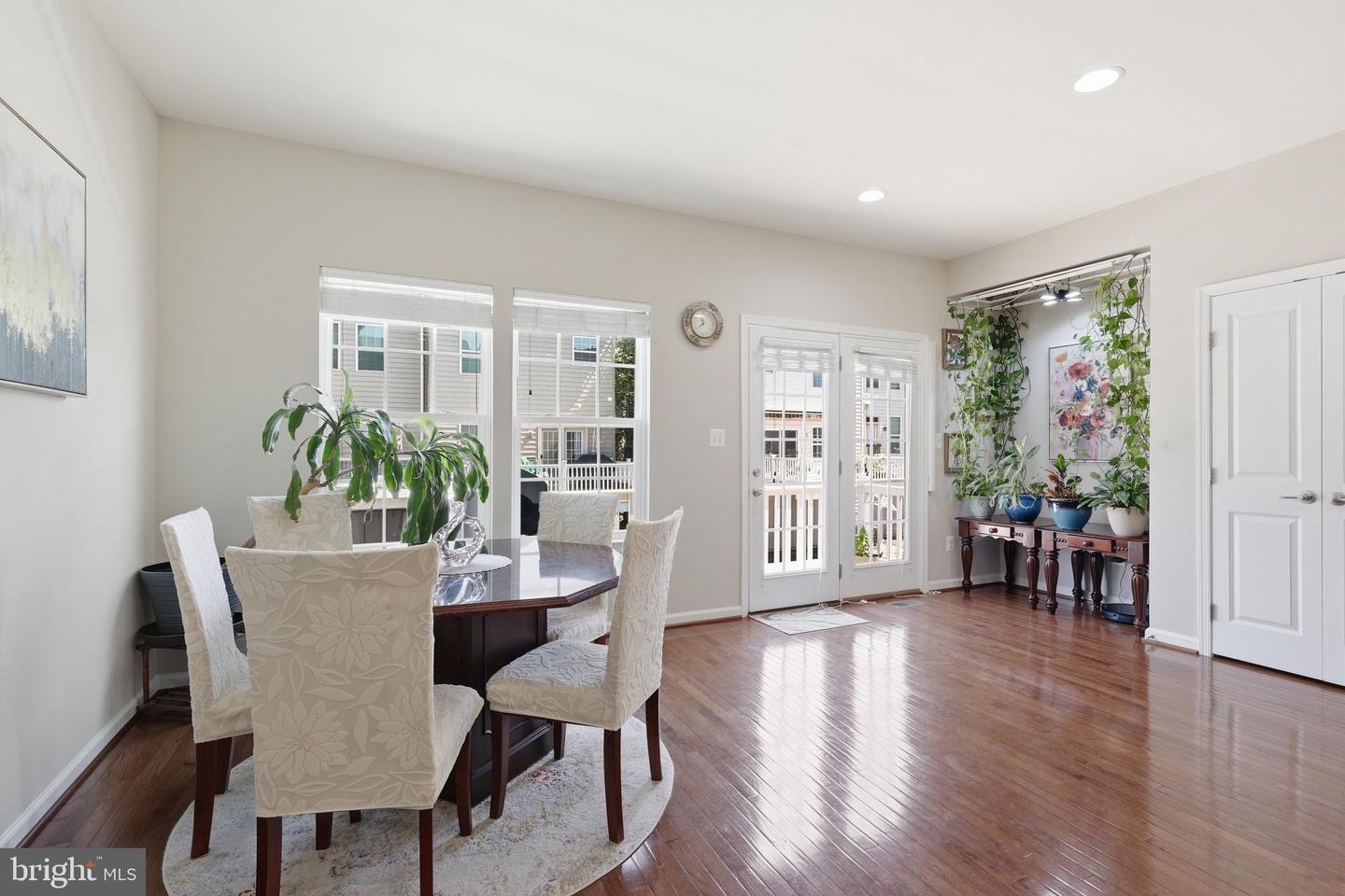 42630 Burbank Ter Property Photo 15