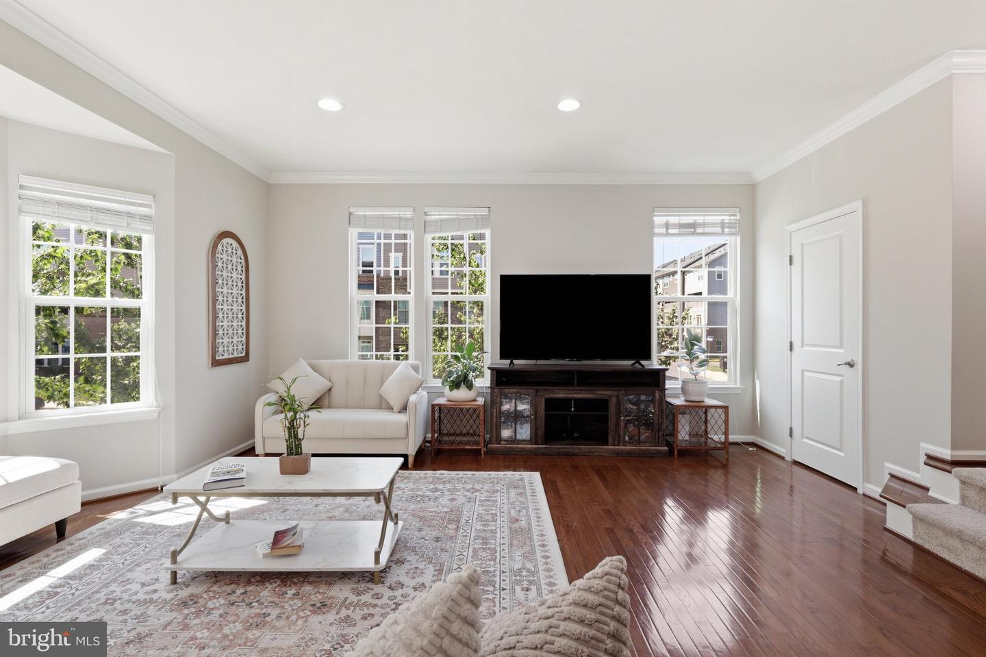 42630 Burbank Ter Property Photo 17