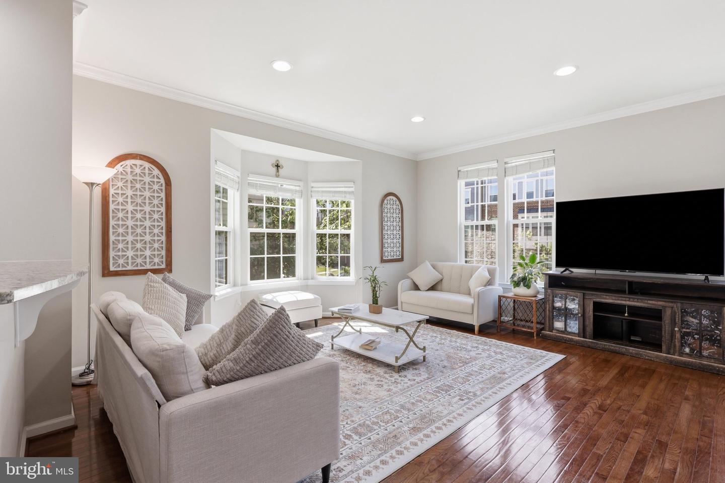 42630 Burbank Ter Property Photo 18