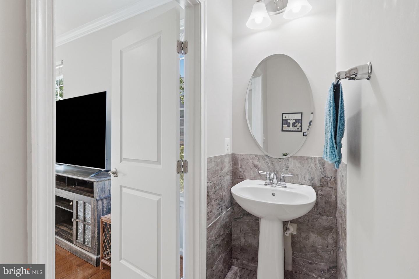 42630 Burbank Ter Property Photo 22