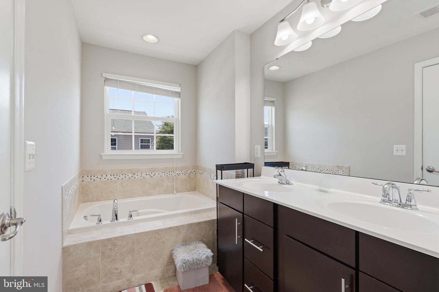 42630 Burbank Ter Property Photo 27