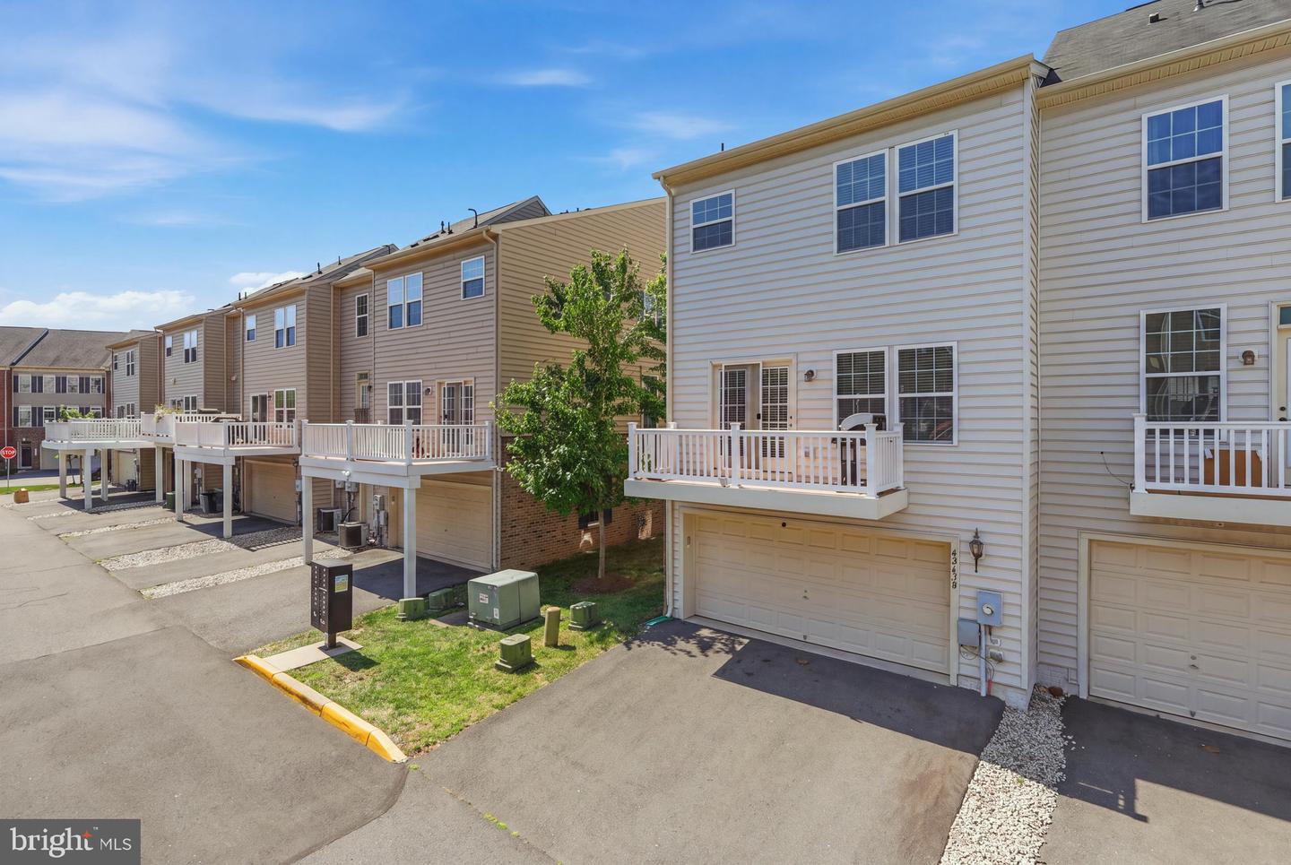 42630 Burbank Ter Property Photo 33