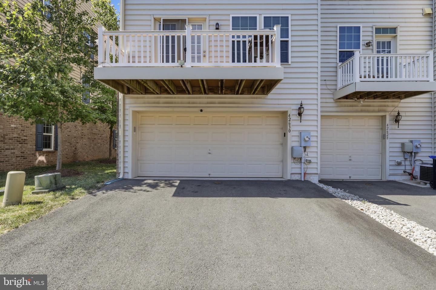 42630 Burbank Ter Property Photo 35
