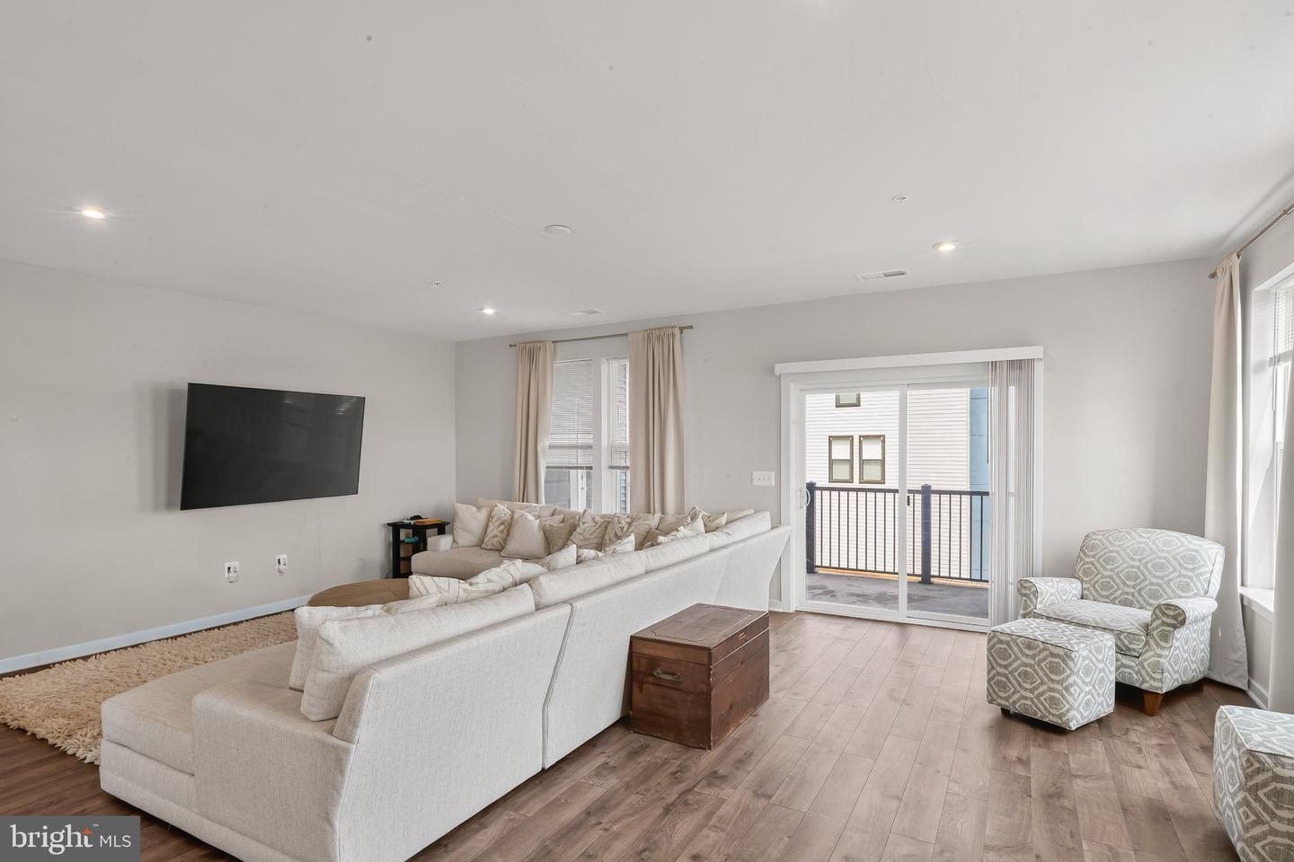 20362 Newfoundland Sq Property Photo 3