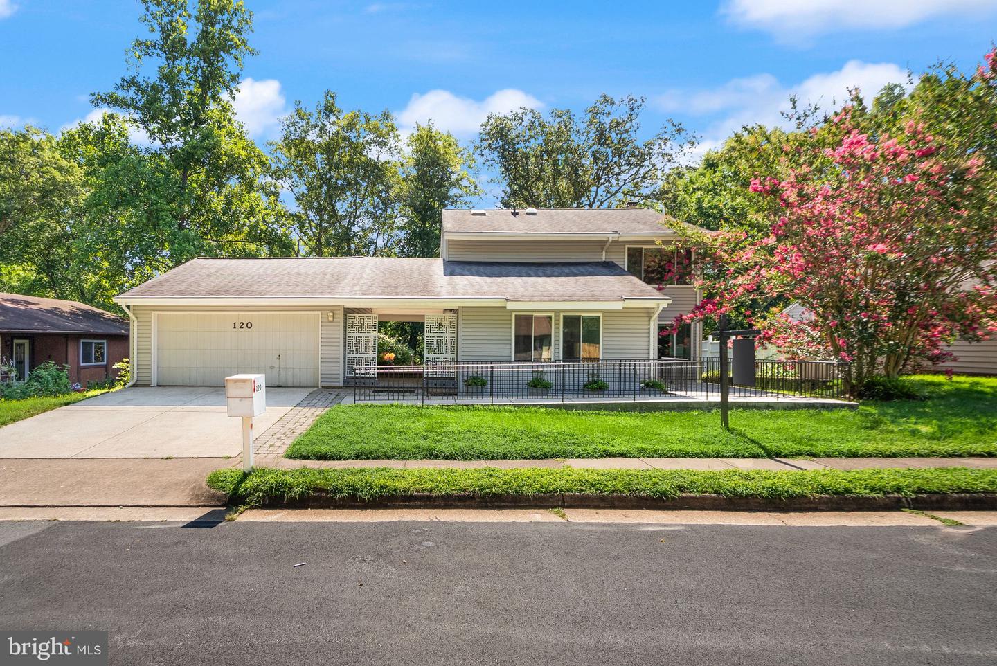 120 E Meadowland Ln E Property Photo 1