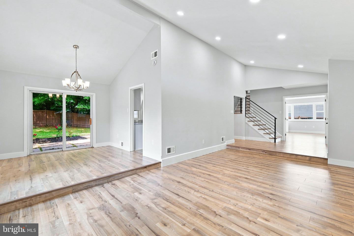316 Sugarland Run Dr Property Photo 11