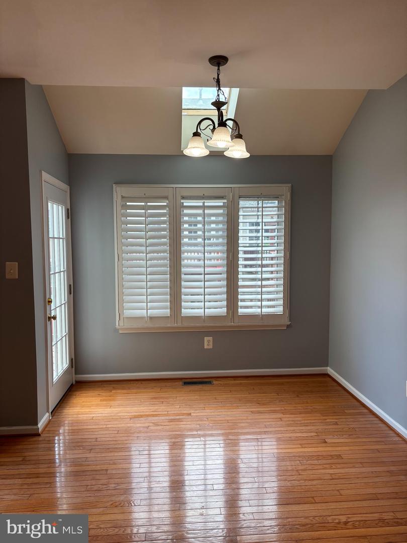 42902 Overly Sq Property Photo 11