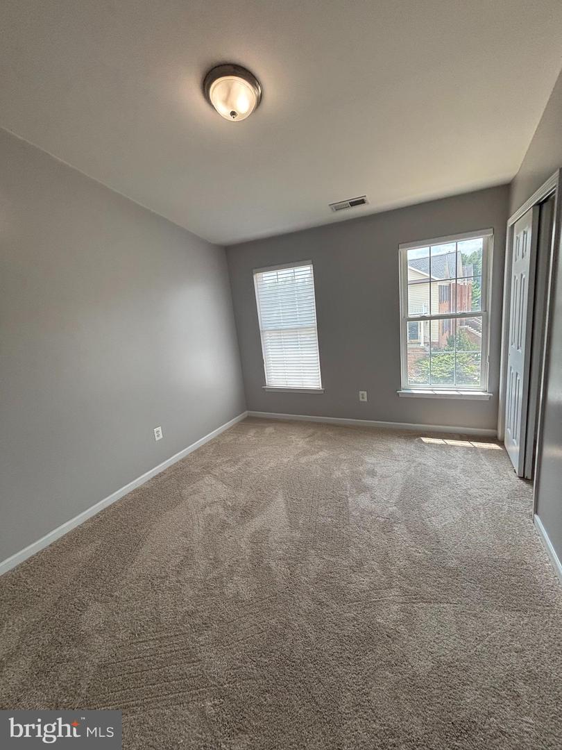 42902 Overly Sq Property Photo 16