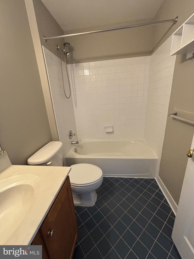 42902 Overly Sq Property Photo 17
