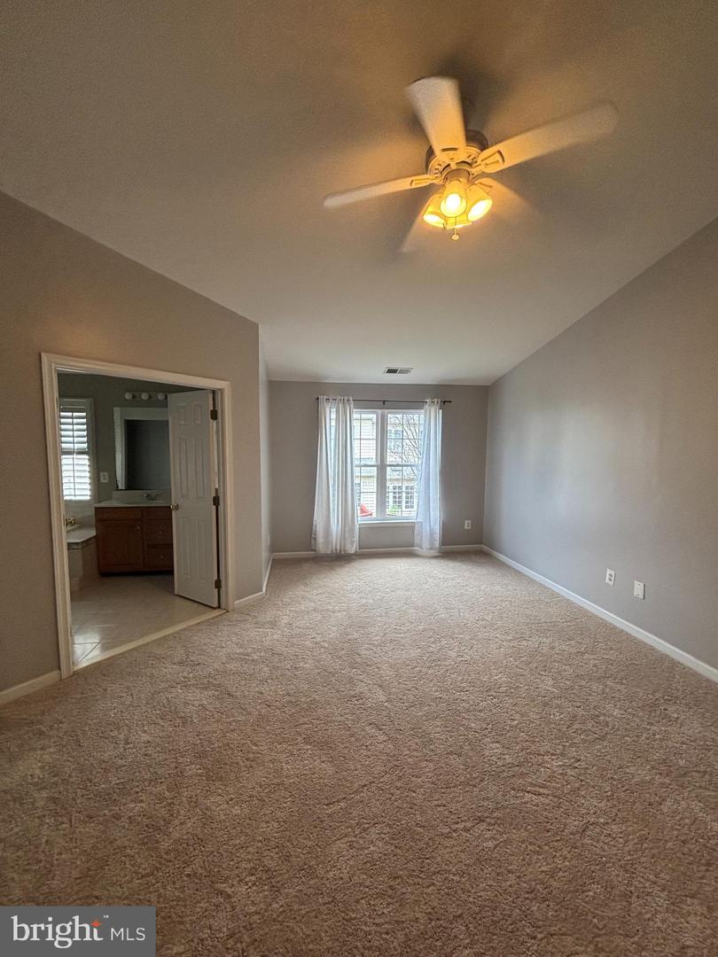 42902 Overly Sq Property Photo 21