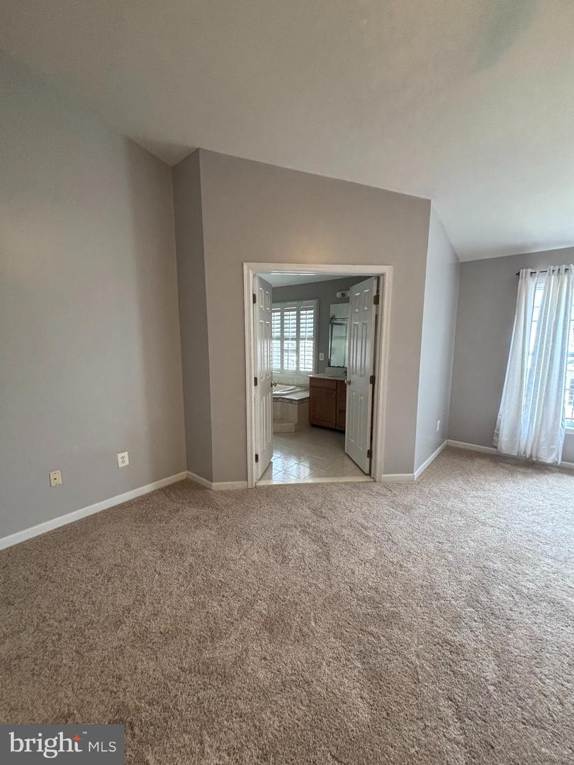 42902 Overly Sq Property Photo 23
