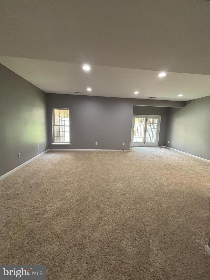42902 Overly Sq Property Photo 26
