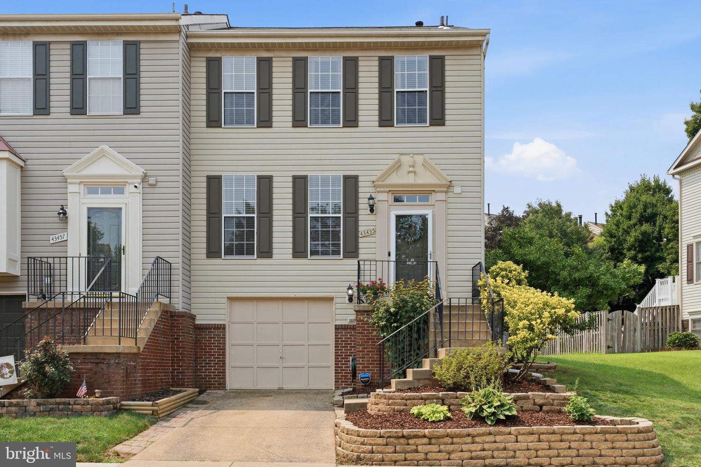 43455 Postrail Sq Property Photo 2