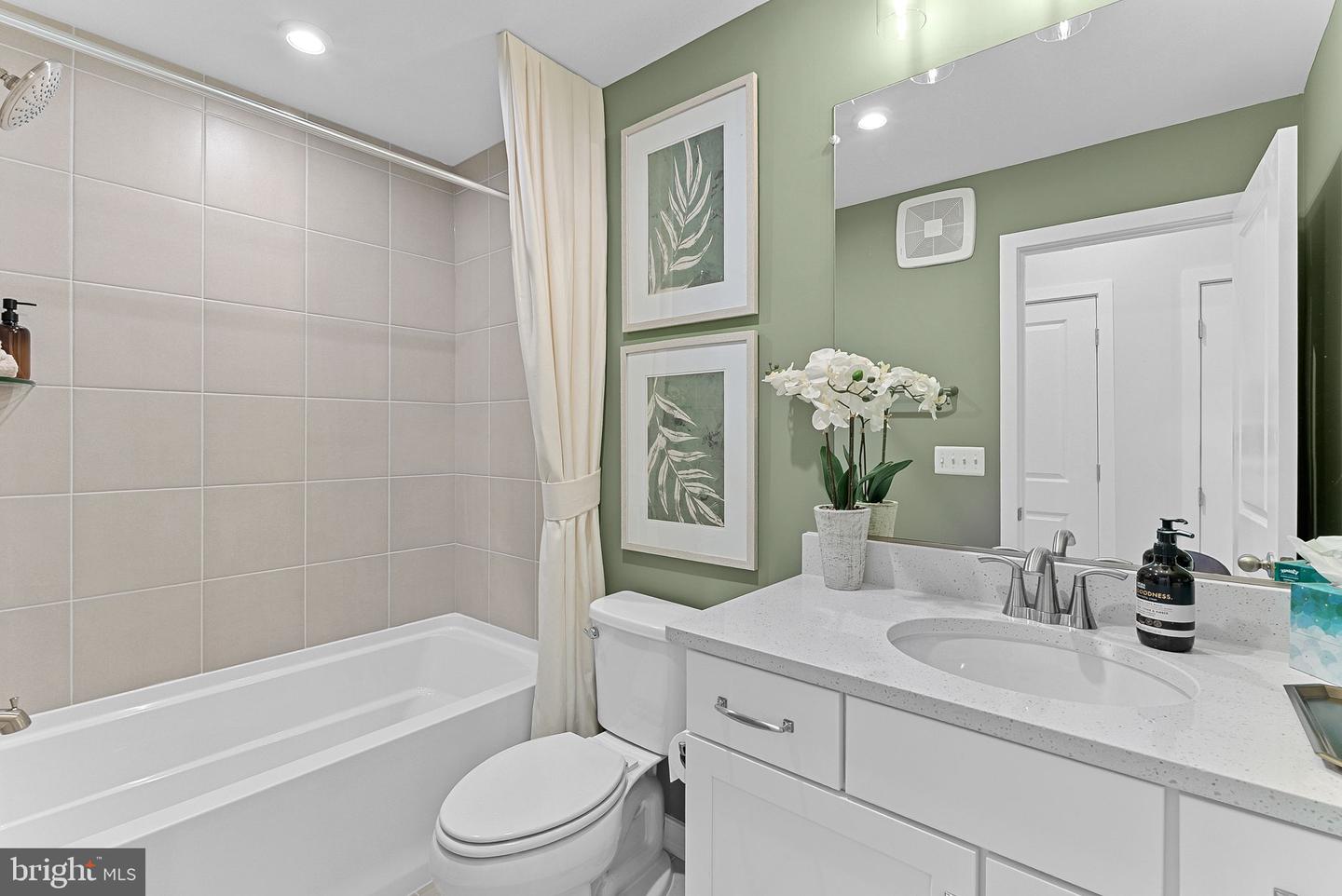 6 Sepia Sq #mo Property Photo 12