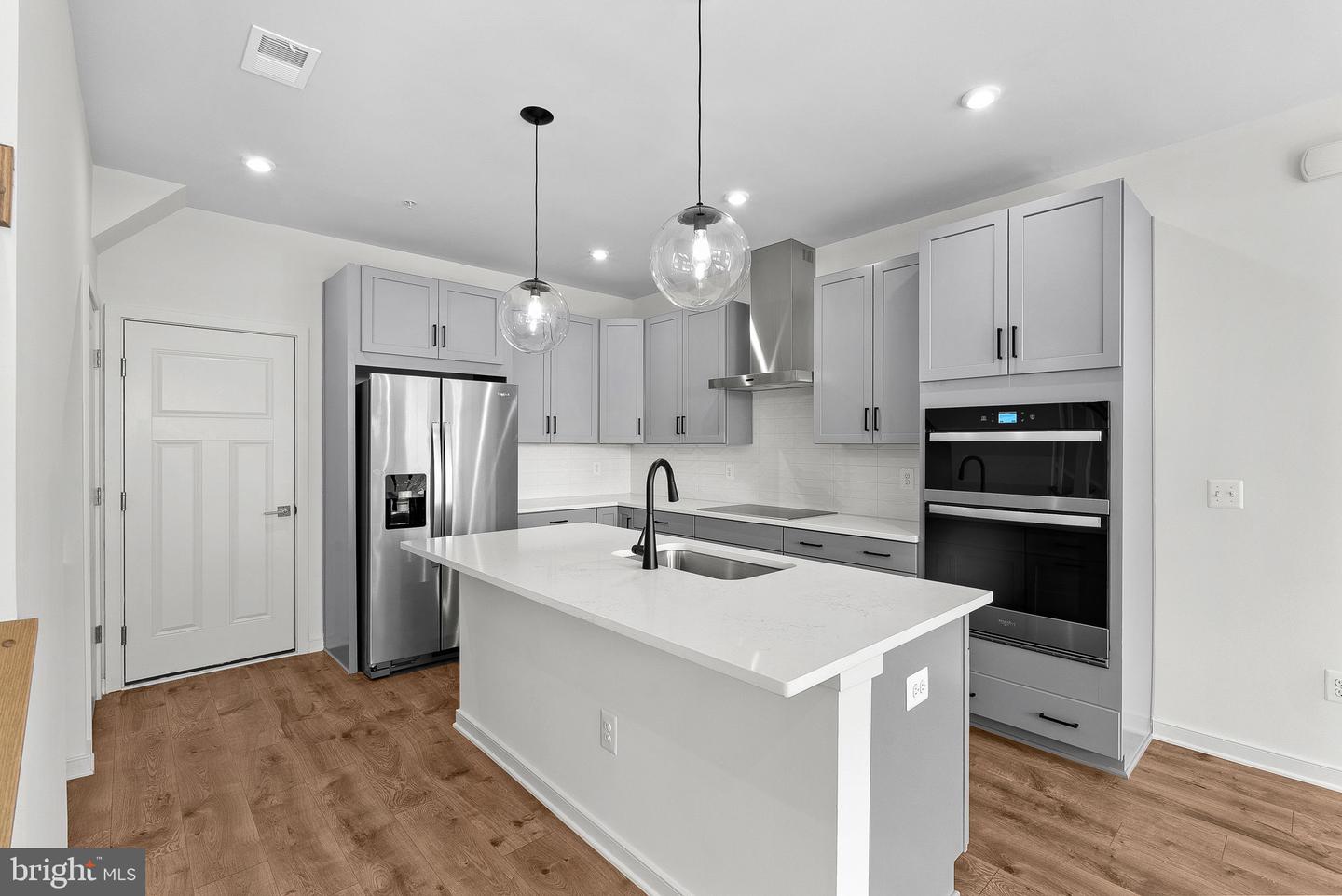 43841 VENETIAN SQ Property Photo 1