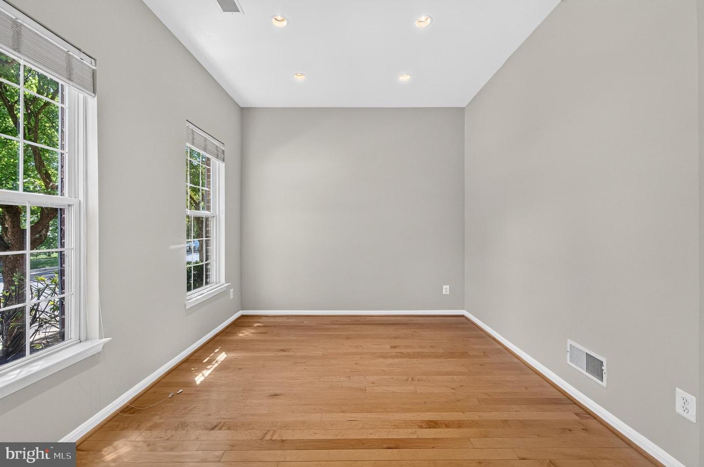 26025 Murrey Dr Property Photo 9