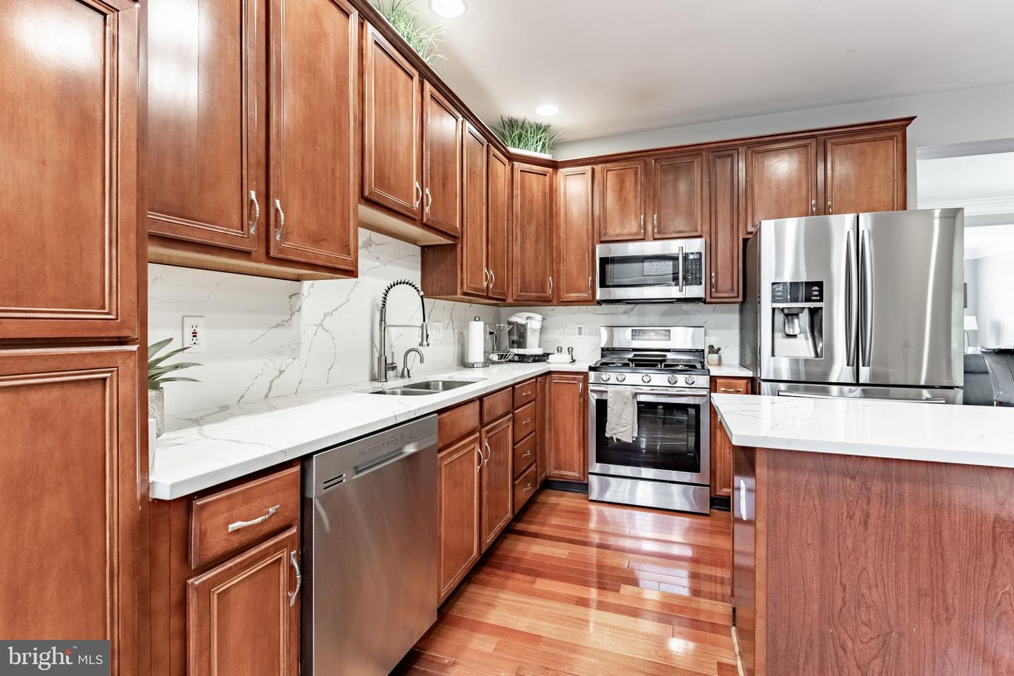 43738 Clemens Ter Property Photo 4