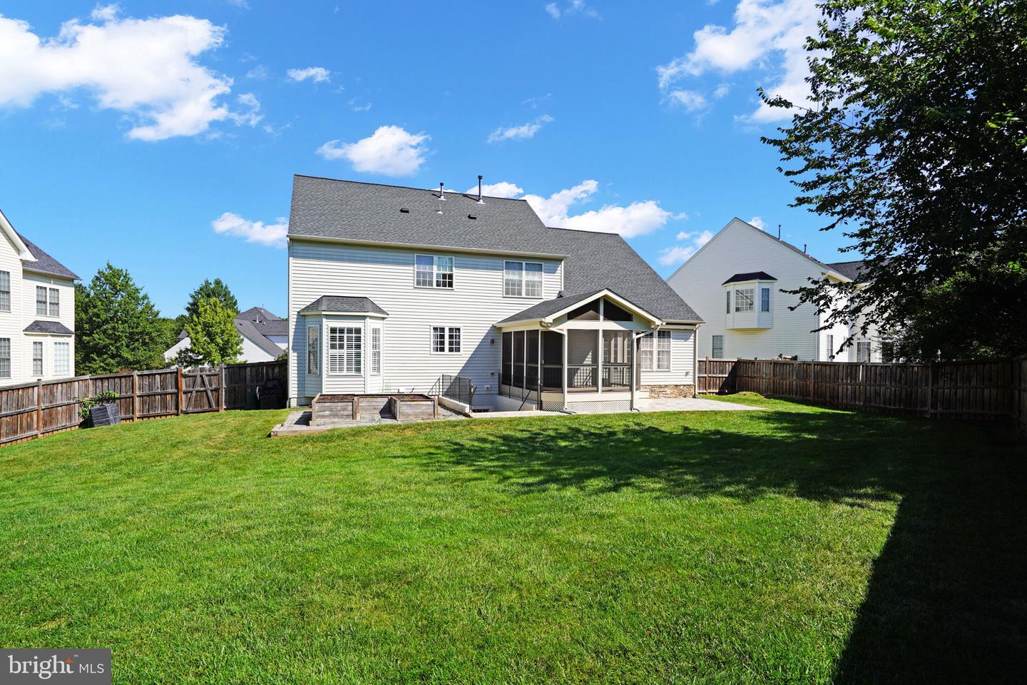 45917 Pullman Ct Property Photo 3