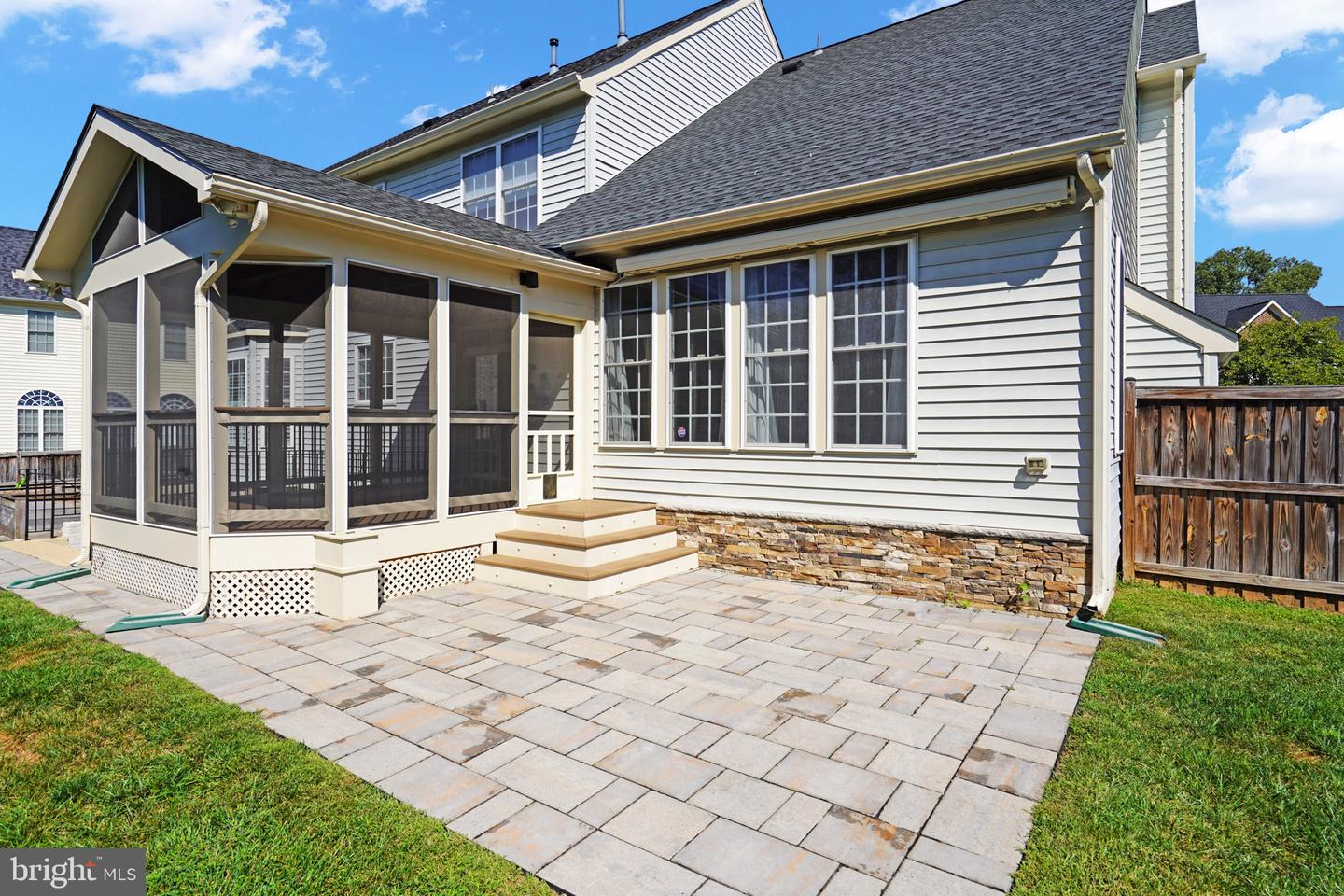 45917 Pullman Ct Property Photo 4